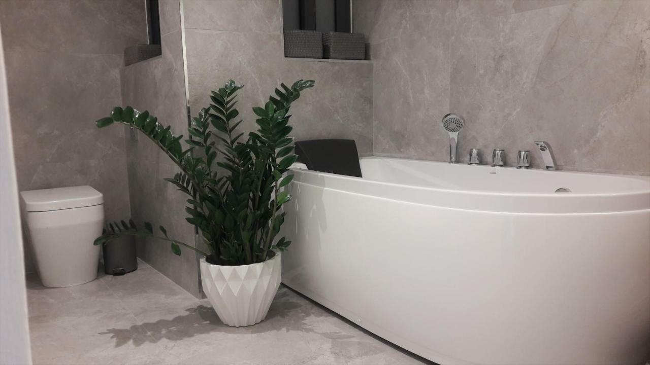 Duplex Maisonette With Heated P-pool And Jacuzzi Saint Julian's
