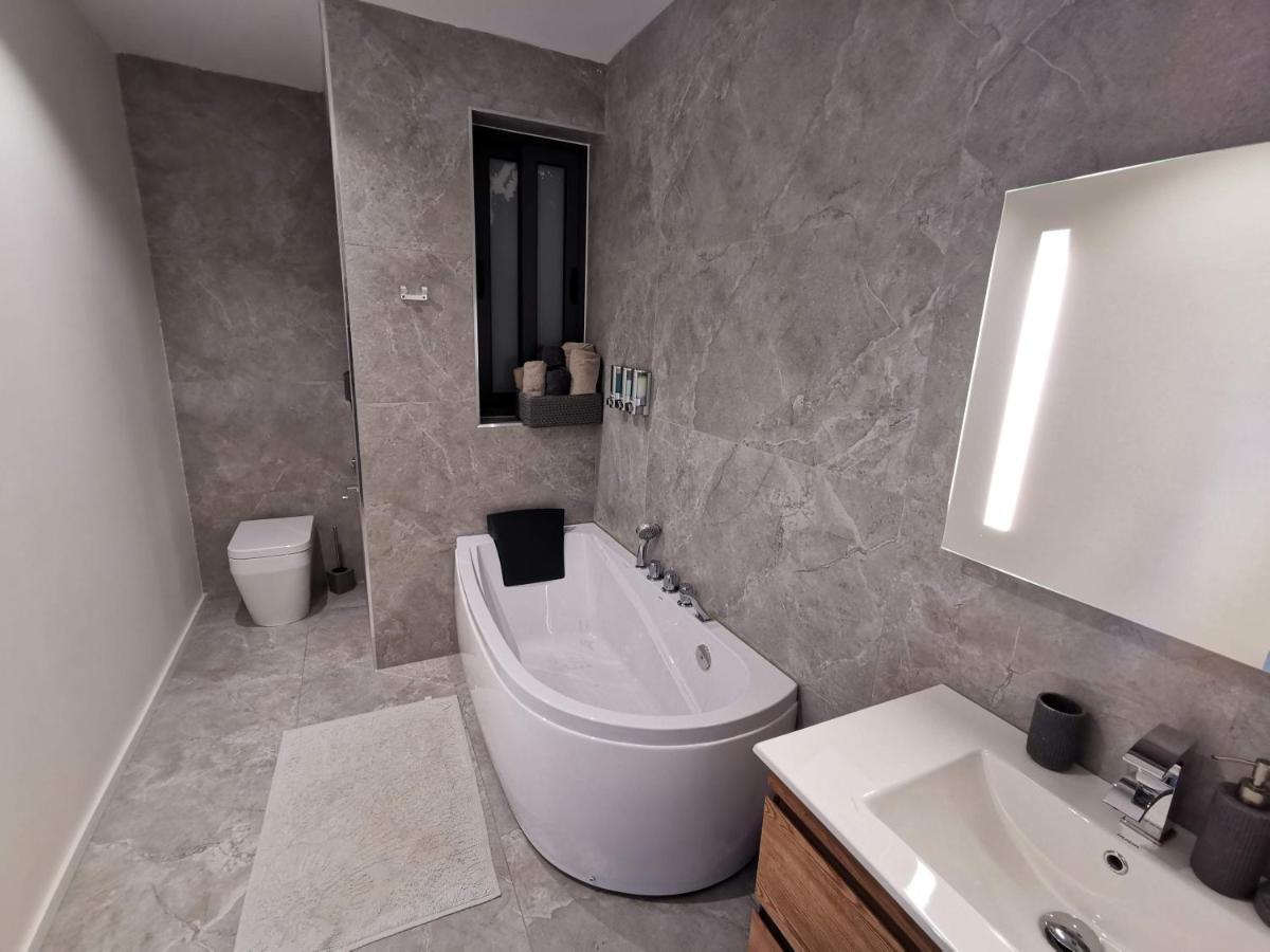 Duplex Maisonette With Heated P-pool And Jacuzzi