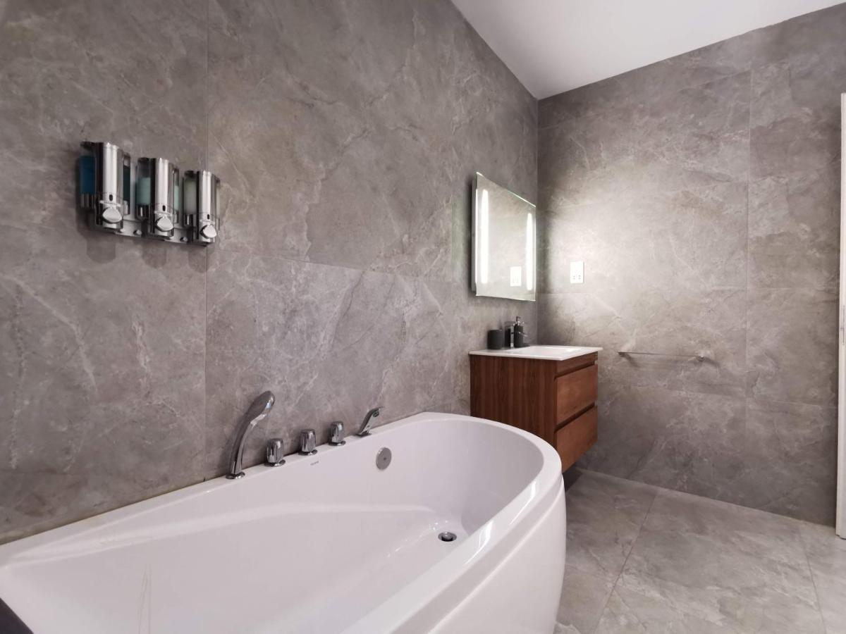 Duplex Maisonette With Heated P-pool And Jacuzzi Holiday home Saint Julian's